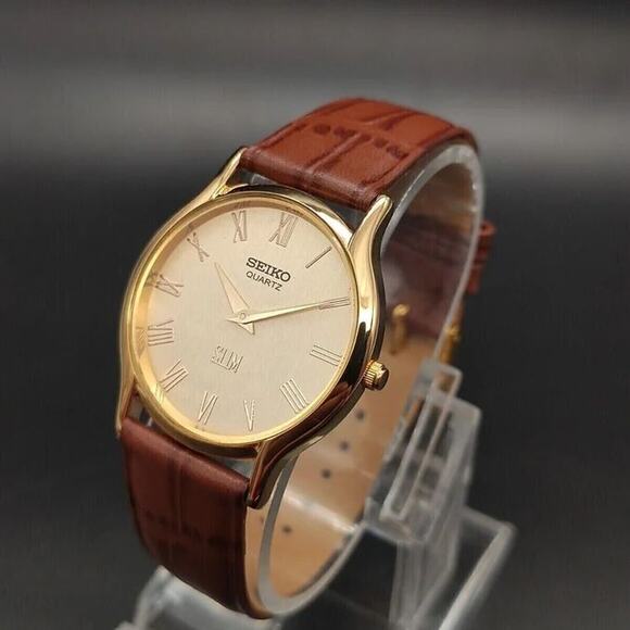 Vintage Style Seiko Quartz Mens Gold Watch & Brown accents W/Leather Strap - Picture 4 of 4